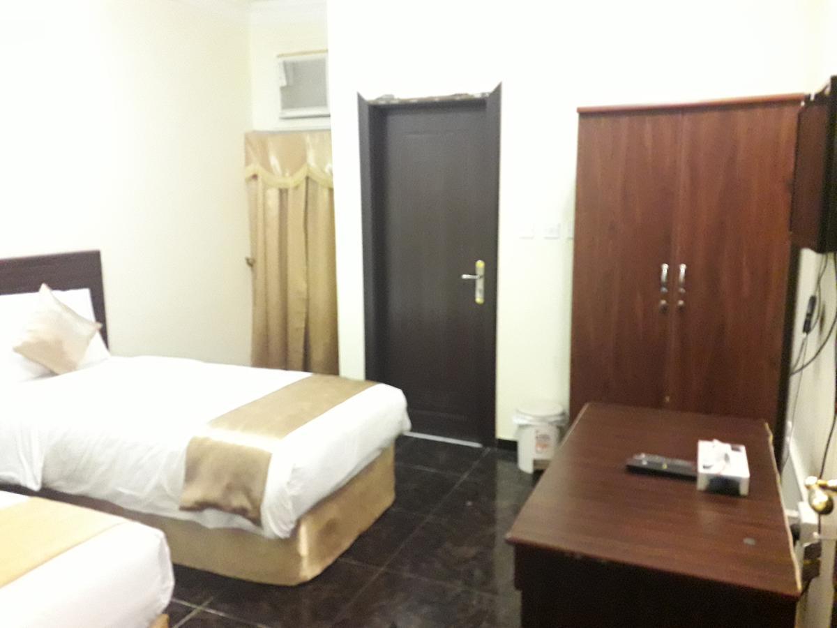 Lake Hotel Mukhi Bagian luar foto