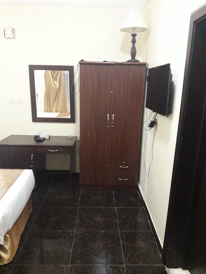 Lake Hotel Mukhi Bagian luar foto