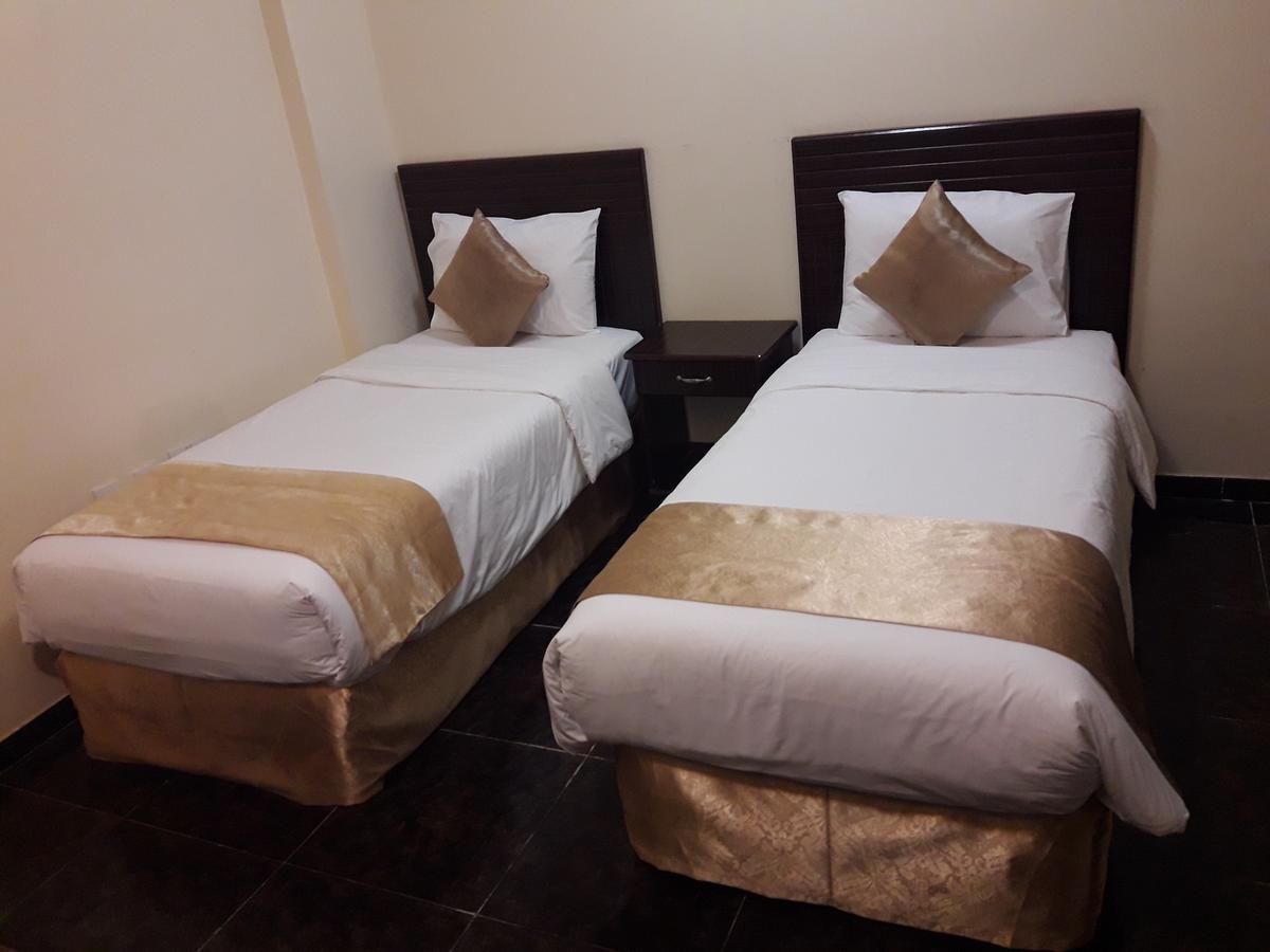 Lake Hotel Mukhi Bagian luar foto