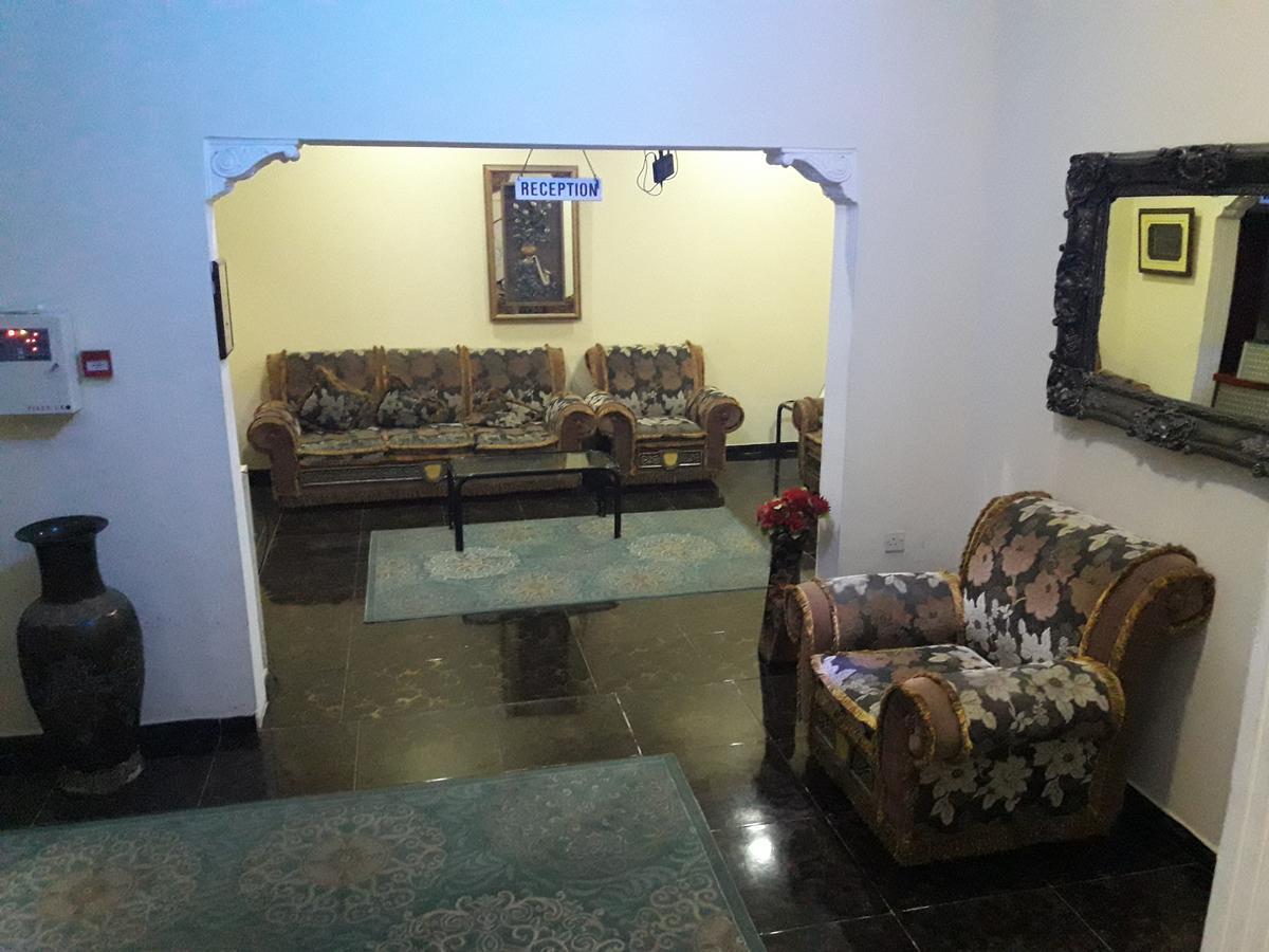 Lake Hotel Mukhi Bagian luar foto